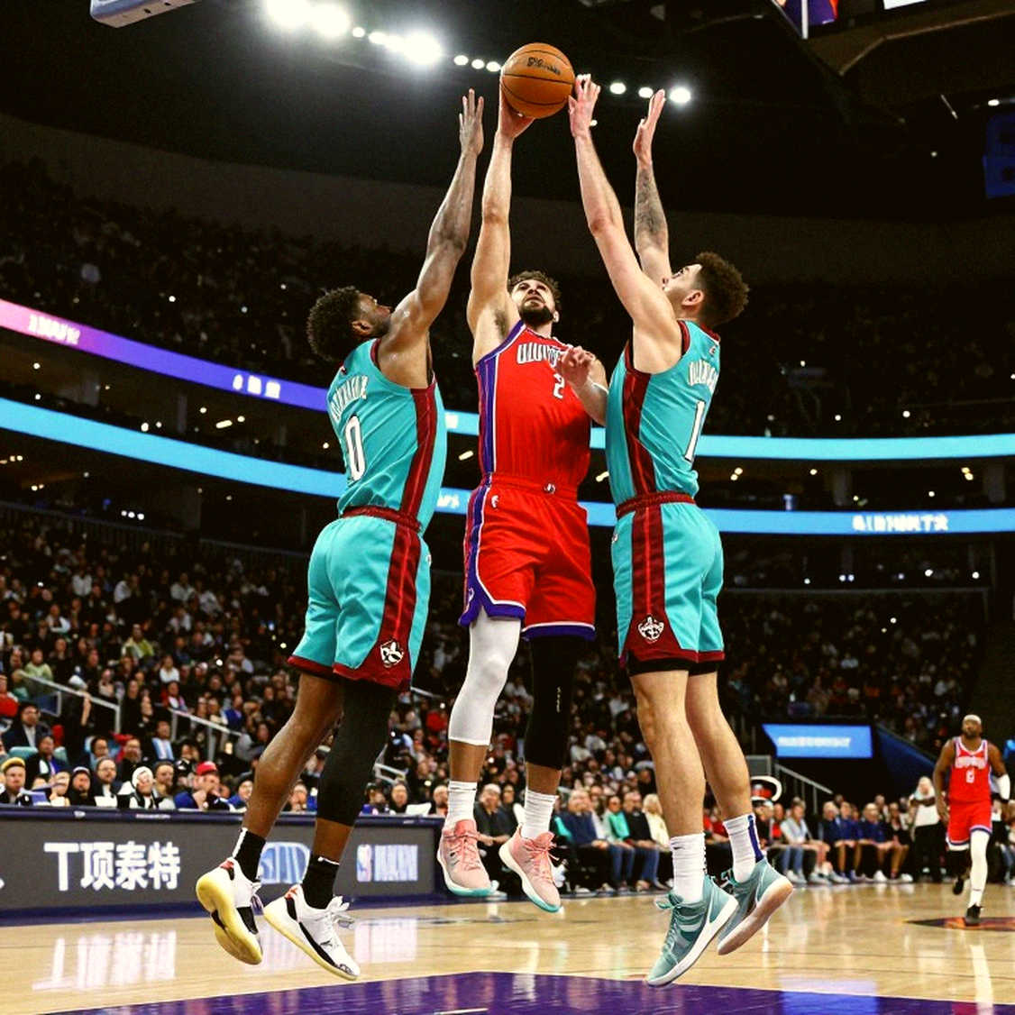 Wembanyama ném hỏng 12 cú đầu tiên, Spurs gục 104-116 trước OKC trong đêm mở màn