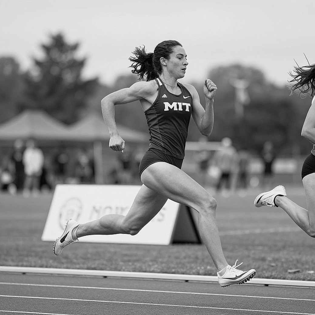 Agnes Ngetich phá kỷ lục bán marathon nữ toàn nữ: 1:05:15 và khoảng cách 2:23 với Gidey
