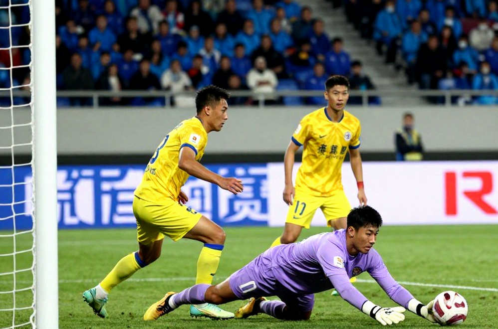 V.League và cái bẫy thể lực: Bóng đá Việt Nam chạy nhiều hơn nhưng đọc trận đấu ít hơn