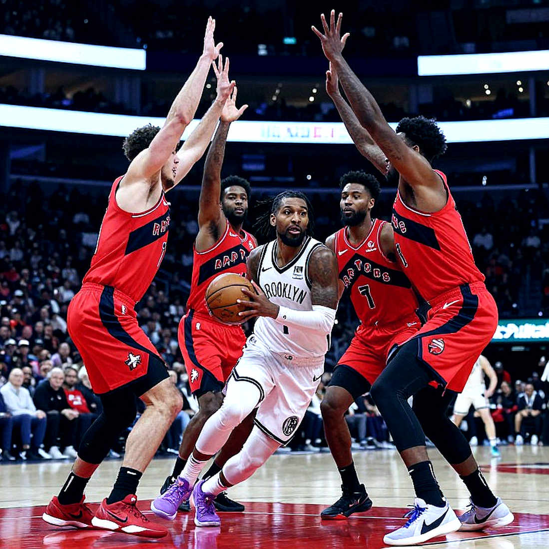 Vezenkov ghi 36 điểm, Dimitrijevic lập triple-double: Chiến thắng vòng loại hay tấm báo cáo tài chính được tô hồng? Vezenkov ghi 36 điểm, Dimitrijevic lập triple-double: Chiến thắng vòng loại hay tấm báo cáo tài chính được tô hồng?