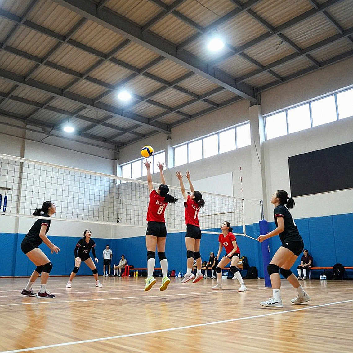 Nebraska giữ ngôi số 1 trong bảng top 16 đầu tiên của NCAA: cột thành tích đang che một tín hiệu về lịch thi đấu