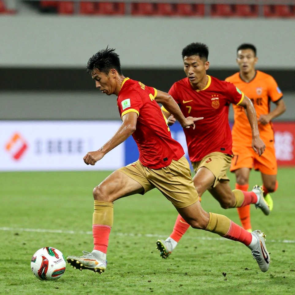 V-League và cú tắc bóng không có giáo trình: Văn hóa sân cỏ được dạy từ đâu?